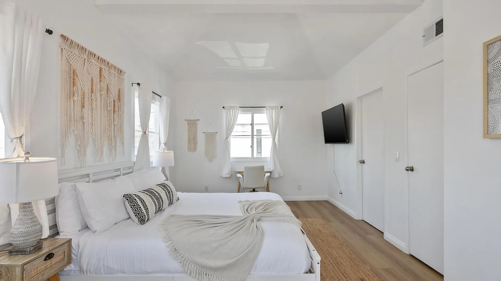 Exclusive 2Bd 3Ba With Balcony Villa Los Angeles Holiday home